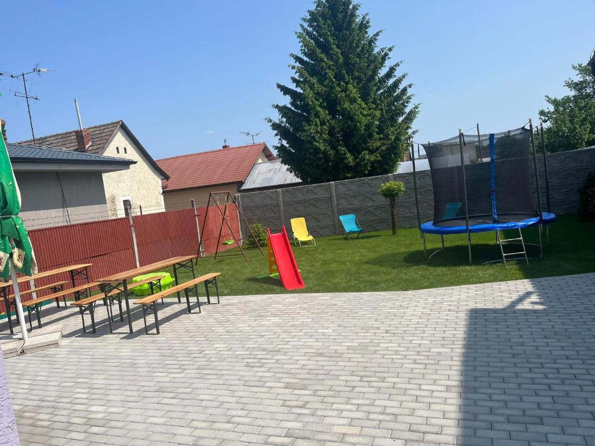 Bekivi Apartmany Dunaszerdahely Kültér fotó